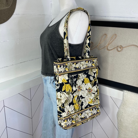 Vera Bradley Handbags - 3/$20☀ Vera Bradley Checkpoint Friendly Laptop Bag